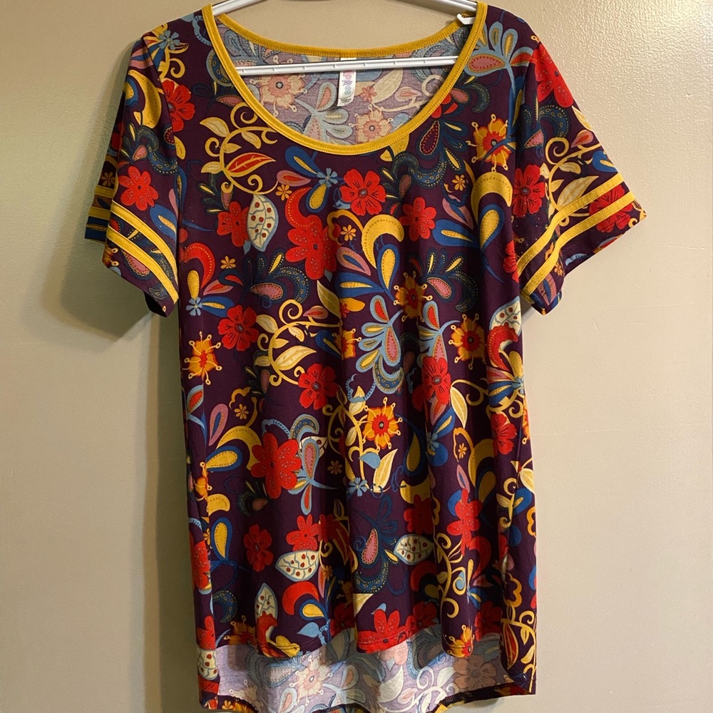 LulaRoe Classic short sleeve shirt